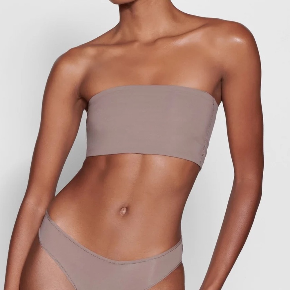 SKIMS FITS EVERYBODY BANDEAU BRA, UMBER